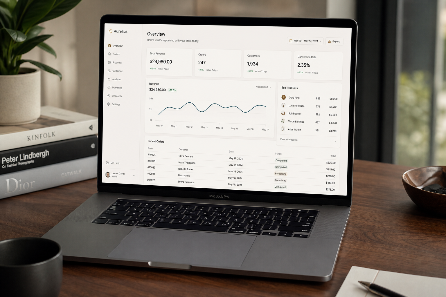 حاسوب يعرض لوحة إدارة لمنصة رقمية